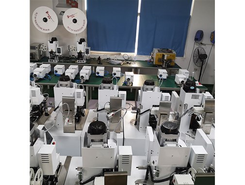 Full-automatic tin dipping machine furnace should be kept clean.